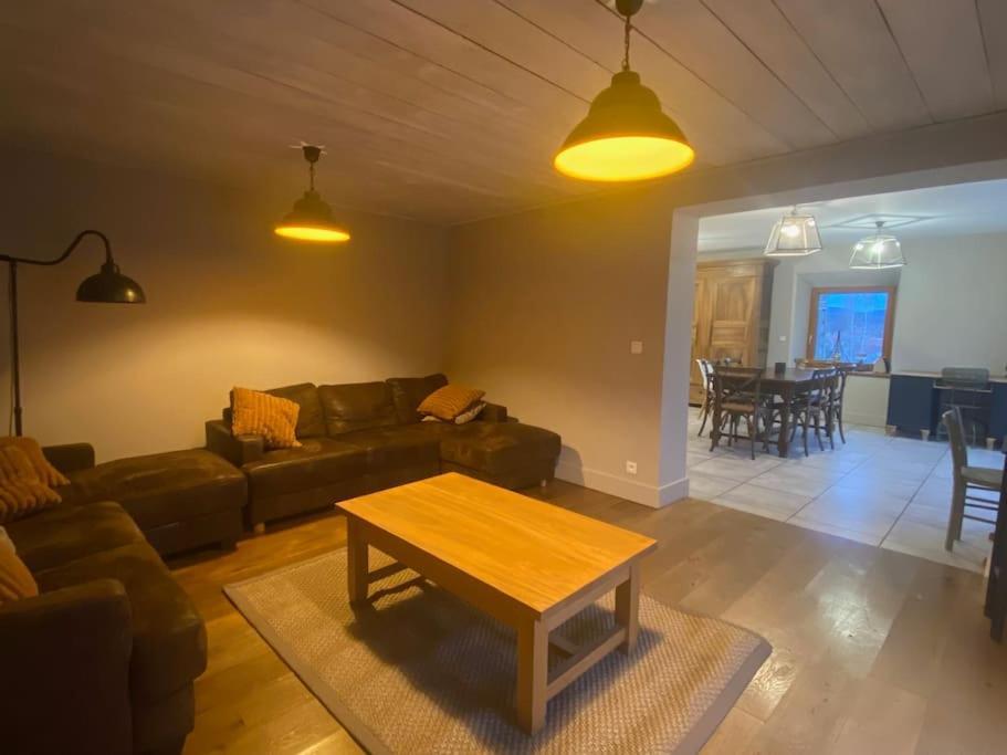 Logement Dans Maison + Exterieur Orchamps-Vennes المظهر الخارجي الصورة