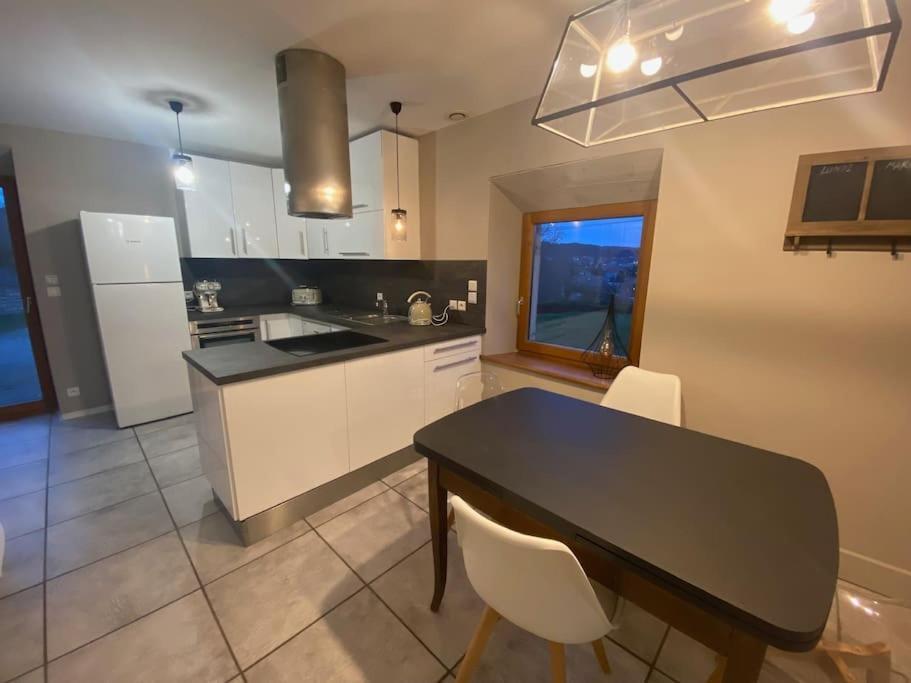 Logement Dans Maison + Exterieur Orchamps-Vennes المظهر الخارجي الصورة